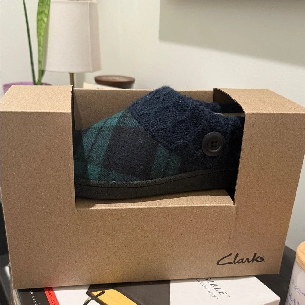 NWT Blackwatch Clark’s Bedroom Shoes - Indoor & Outdoor - Picture 1 of 4